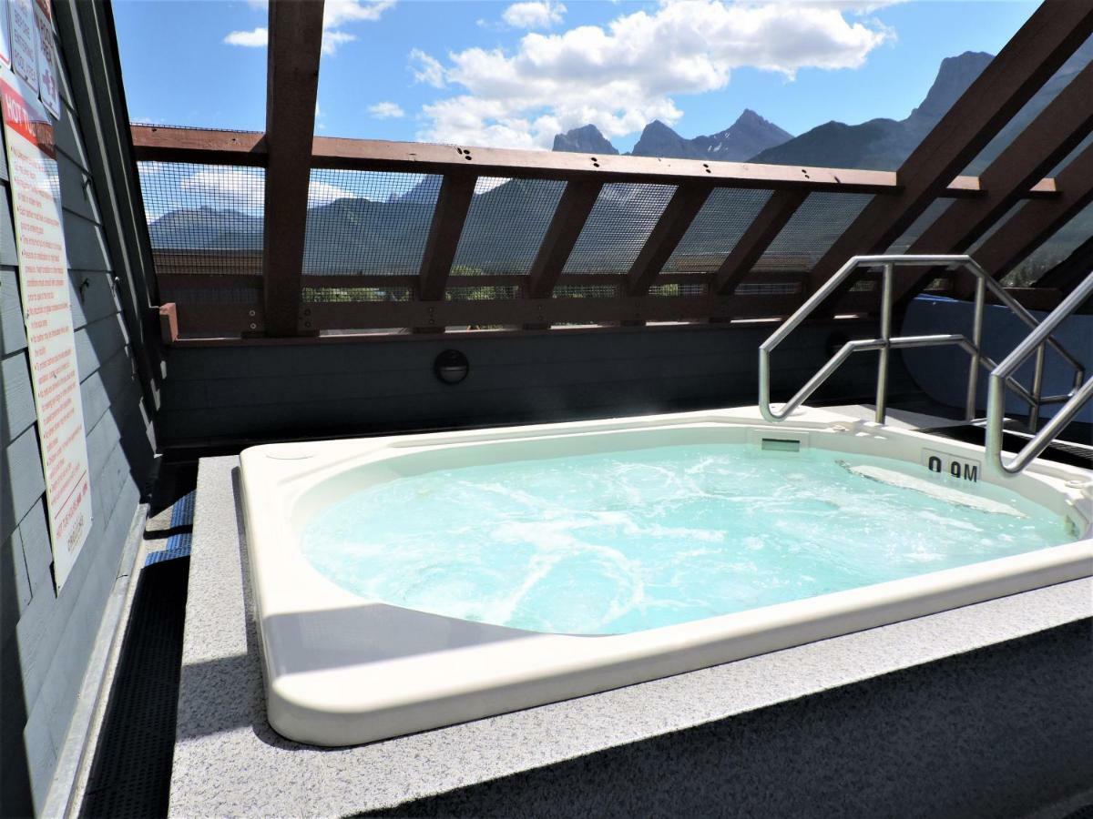 Fenwick Vacation Rental Open Hot Tub Glorious Mountain 2 Bedroom Canmore Exterior photo