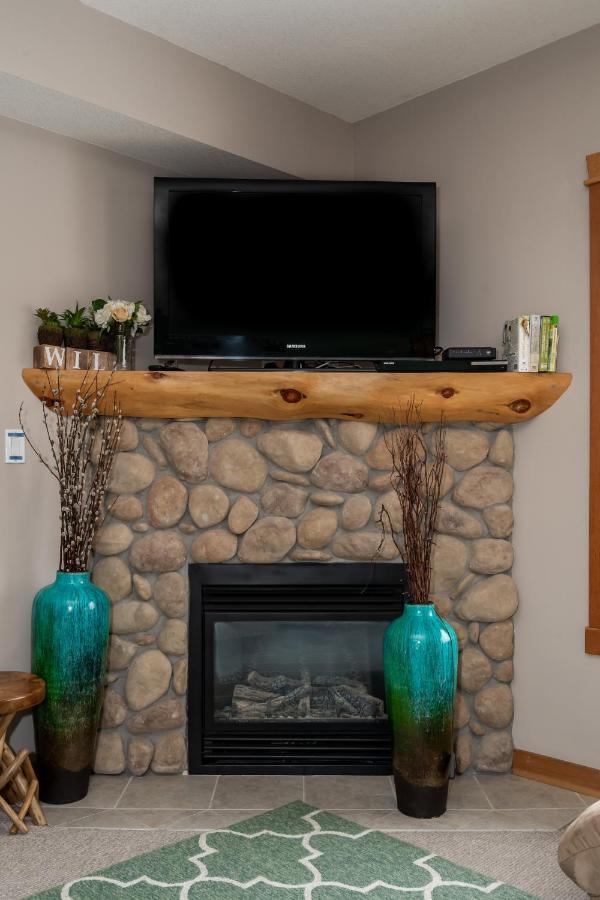 Fenwick Vacation Rental Open Hot Tub Glorious Mountain 2 Bedroom Canmore Exterior photo