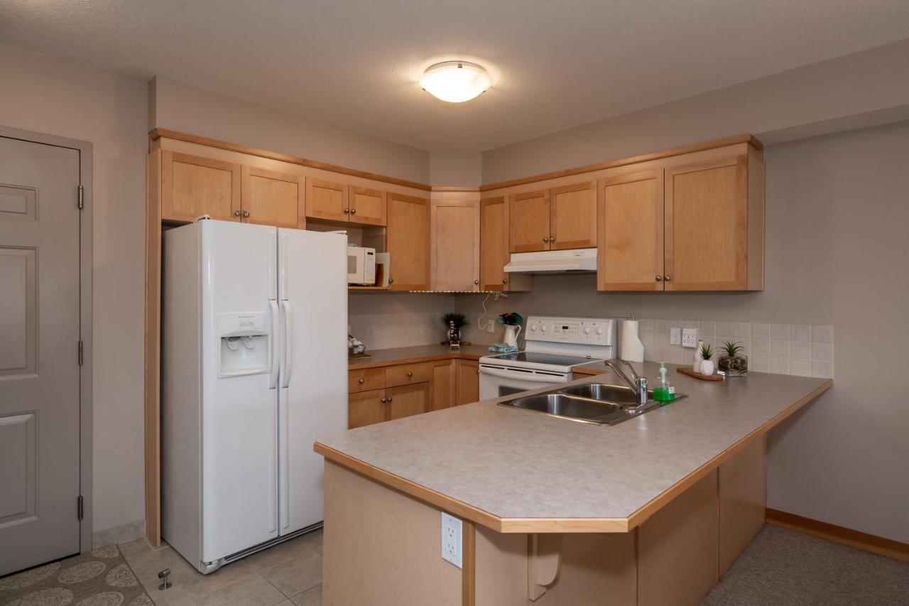 Fenwick Vacation Rental Open Hot Tub Glorious Mountain 2 Bedroom Canmore Exterior photo